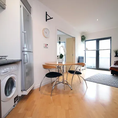 Centrally Located Spacious 2Br | Cohost Partners Cardiff Exterior photo