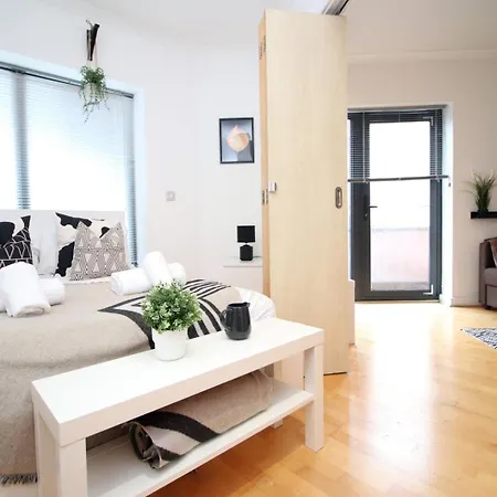 Centrally Located Spacious 2Br | Cohost Partners Cardiff Exterior photo
