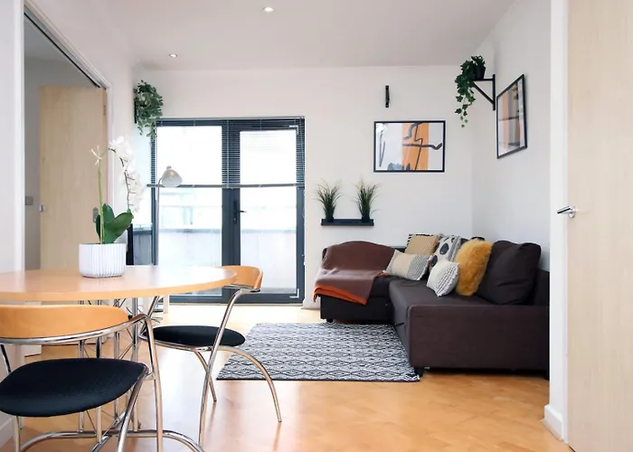 Centrally Located Spacious 2Br | Cohost Partners