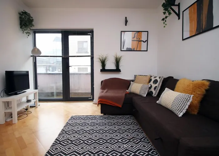 Centrally Located Spacious 2Br | Cohost Partners