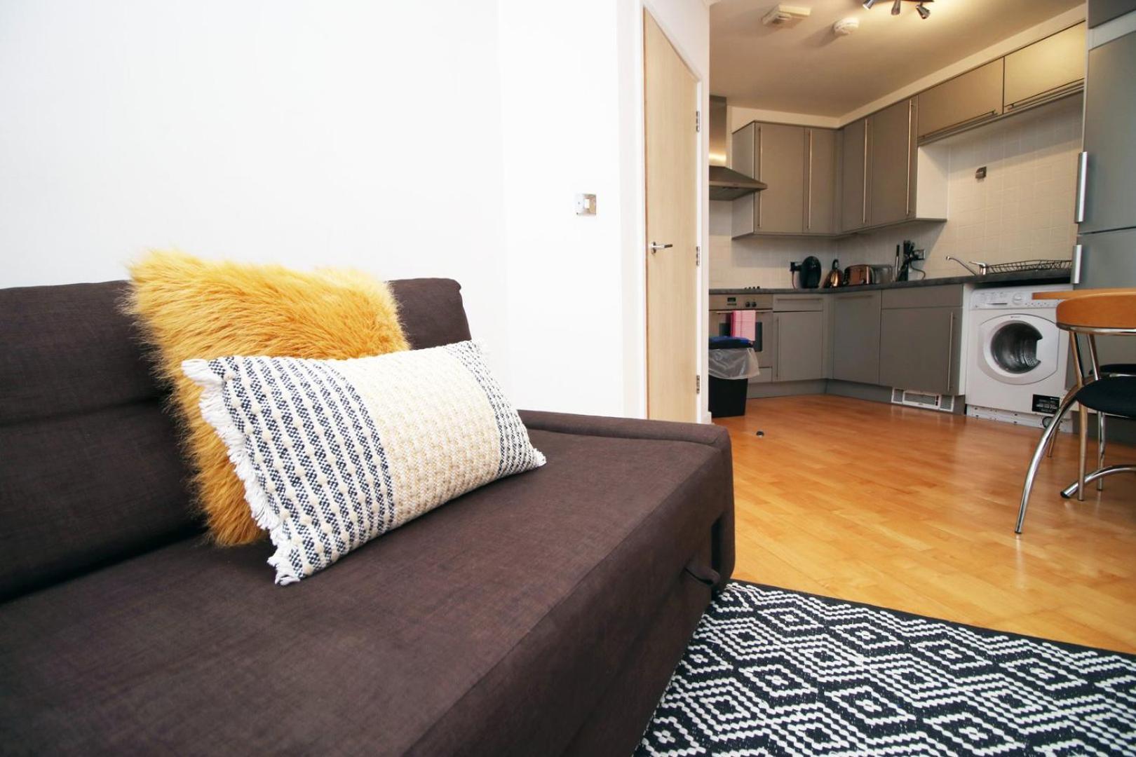 Centrally Located Spacious 2br | Cohost Partners Cardiff