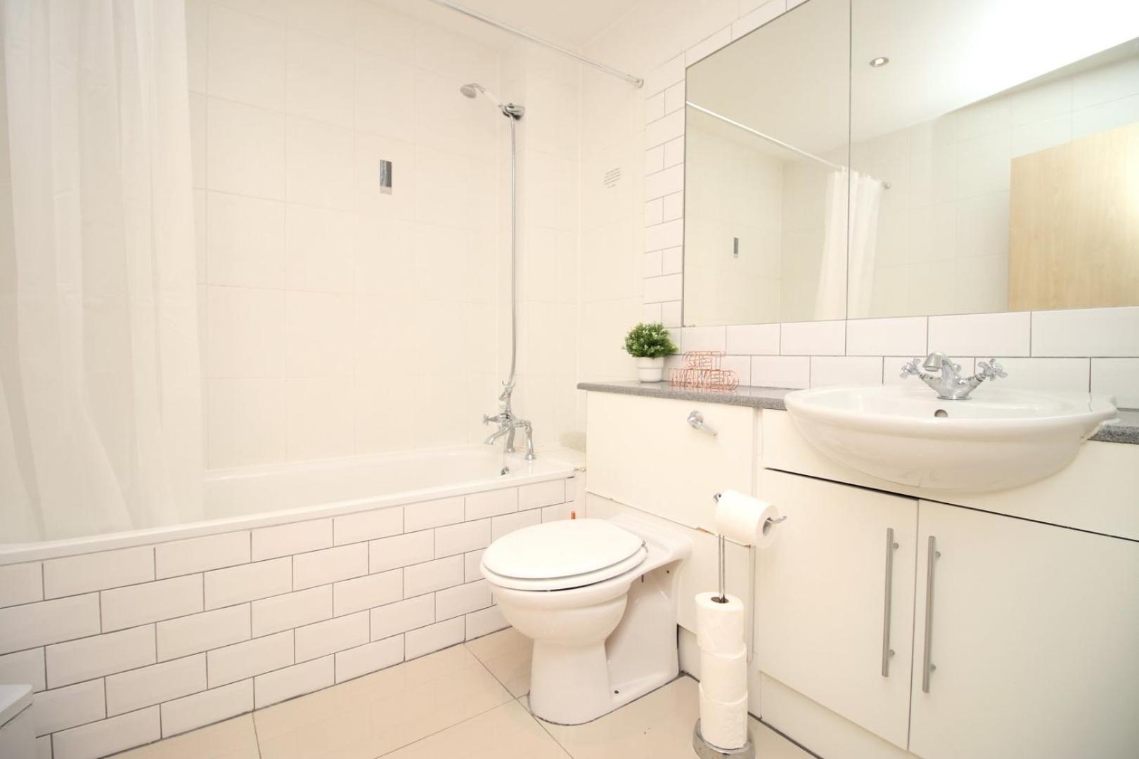 Centrally Located Spacious 2br | Cohost Partners Apartment *